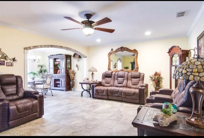 Building Photo - Charming 3BR 2.5 bath Townhome in heat of ...