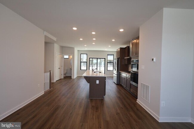 Building Photo - 5014 Henry King Wy