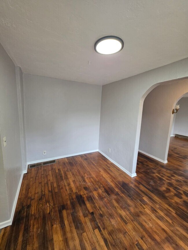 Building Photo - 149 Willard St