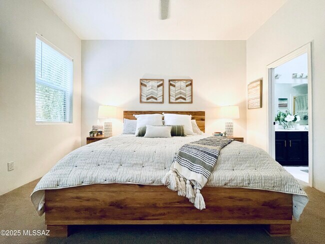 Building Photo - 12683 N Sleeping Coyote Dr