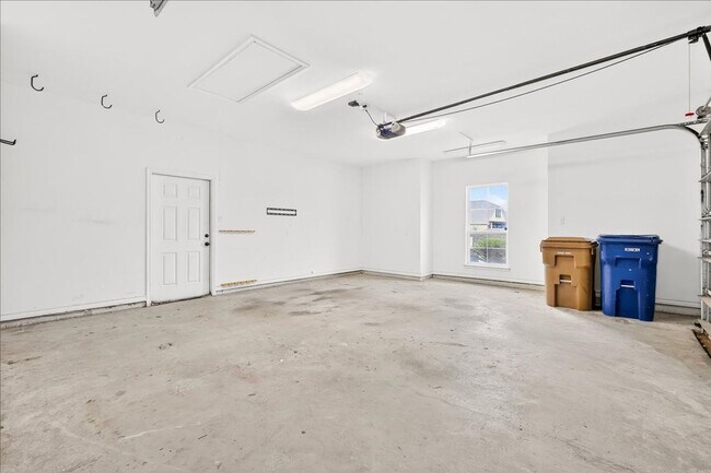 Building Photo - 2417 Badlands Dr