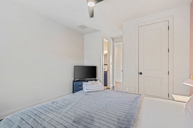 Building Photo - 775 Tanglewood St
