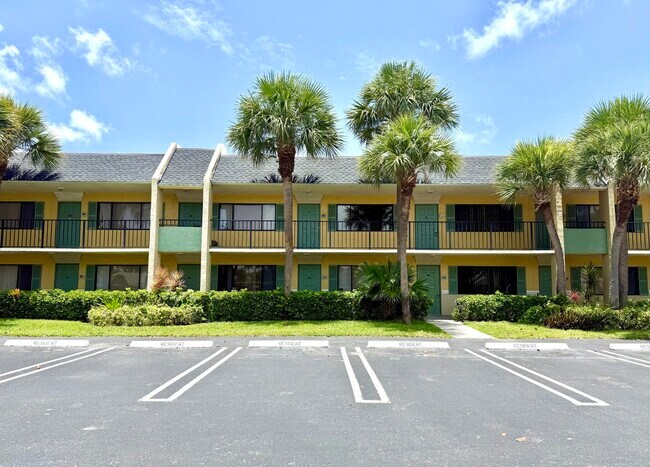 Building Photo - 1625 Meadows Cir