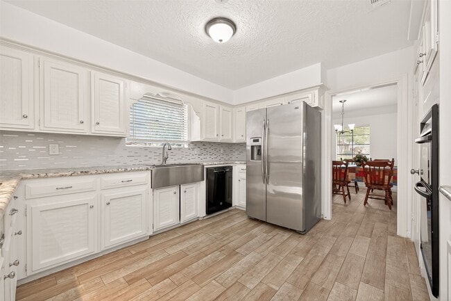 Building Photo - 3815 Fernglade Dr