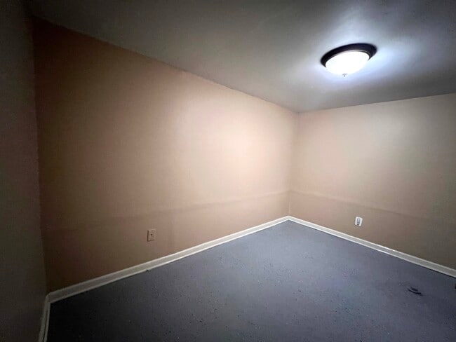 Building Photo - 124 Somerset Ln