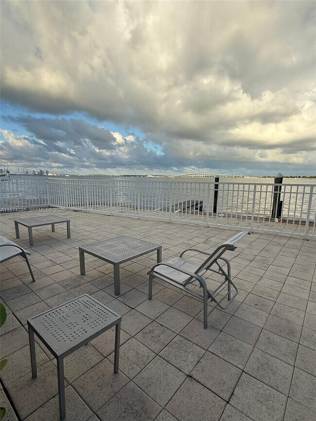 Building Photo - 2101 Brickell Ave