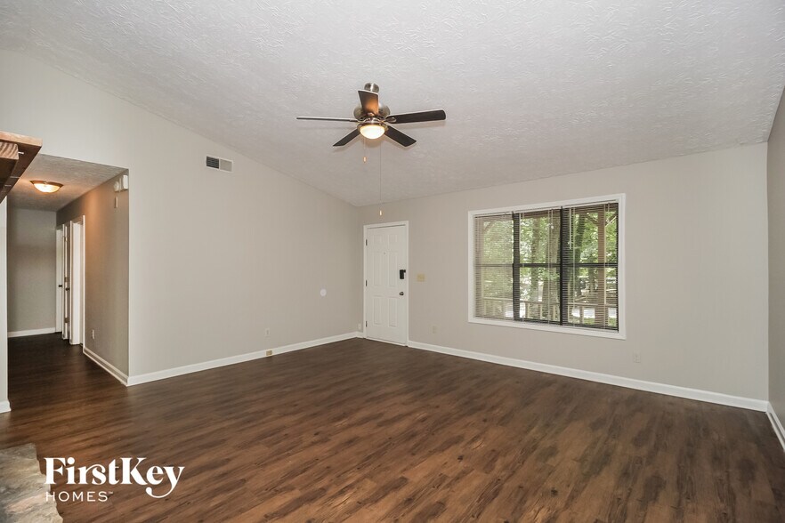 Building Photo - 1049 Rolling Green Dr