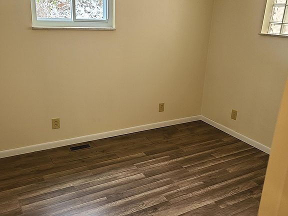 Building Photo - Remodeled master suite