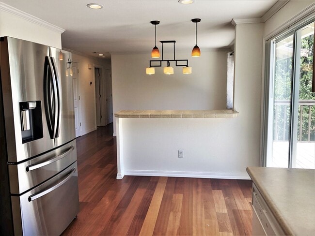 Building Photo - Fantastic Kirkland Home Available with Lar...