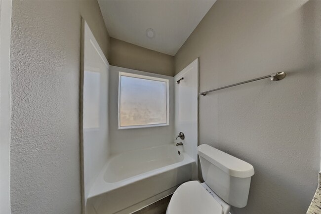 Building Photo - 121 Warbonnet Dr