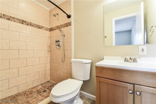 Building Photo - 4856 Deleon St