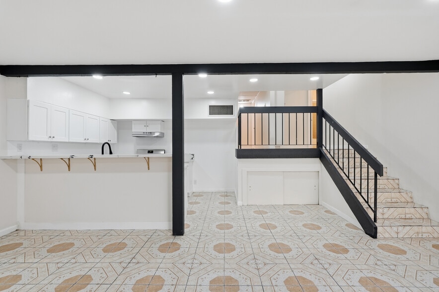 Building Photo - 7924 Woodman Ave