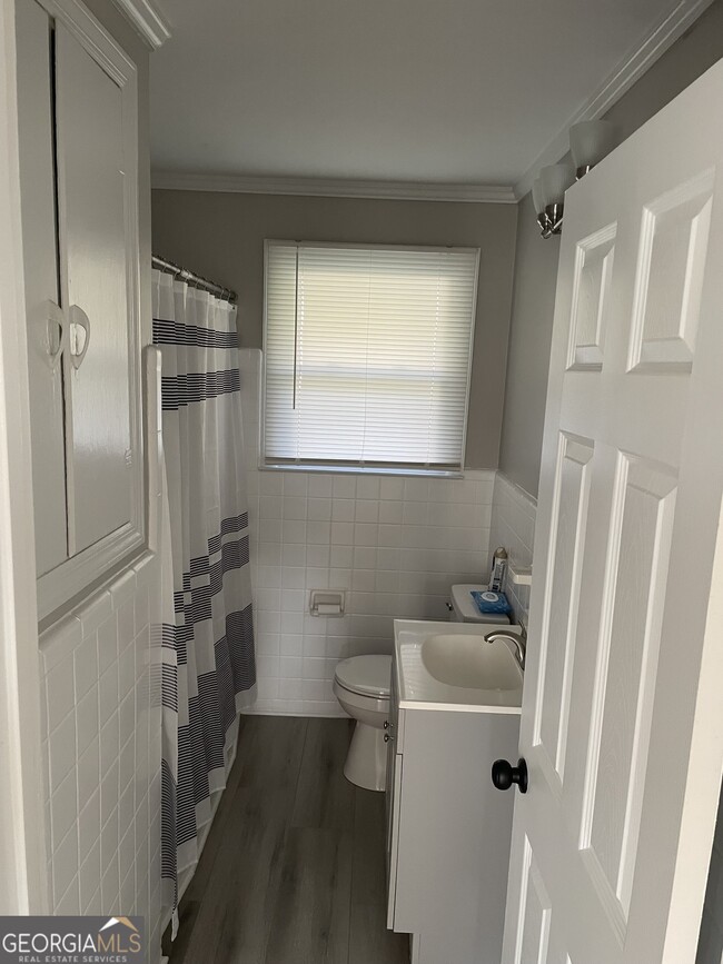 Building Photo - 1112 N Beddingfield Dr