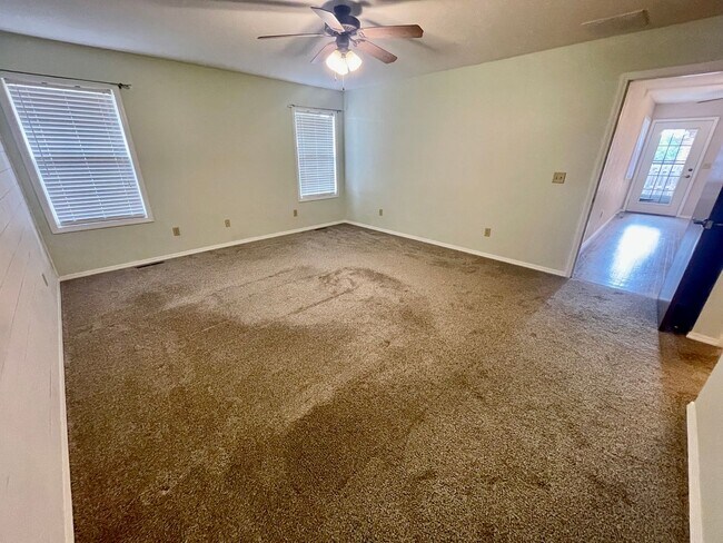 Building Photo - 1233 E Ogorman Ct