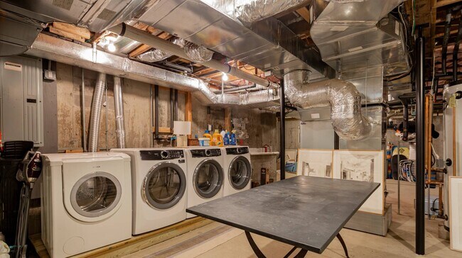 Building Photo - 156 Georgica Rd