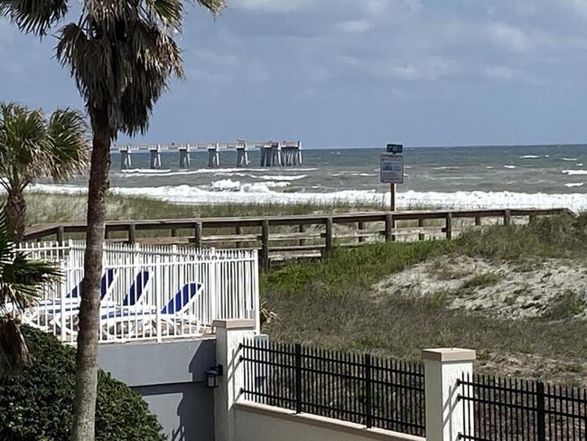 Building Photo - 275 1st St S