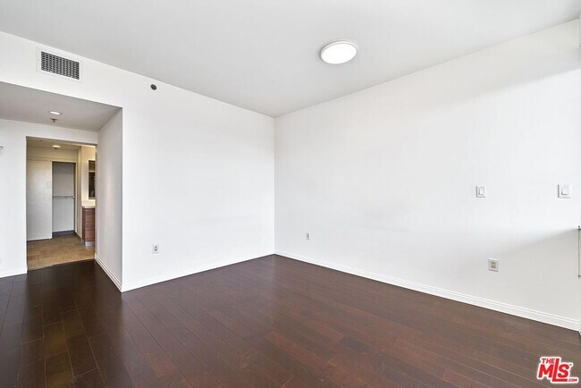 Building Photo - 3785 Wilshire Blvd