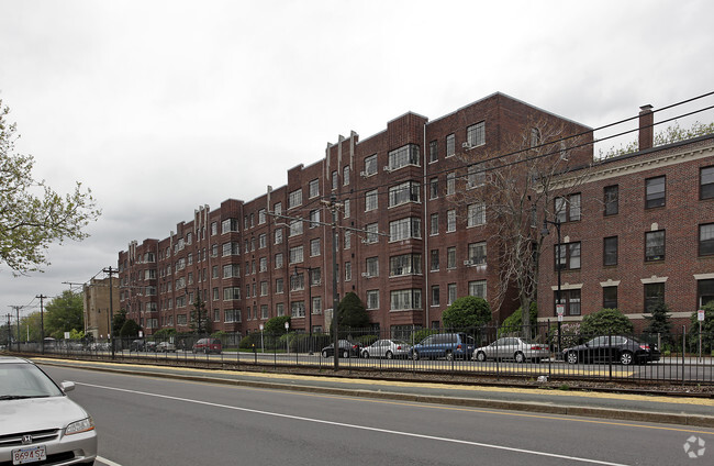 Primary Photo - Parklake Apartments