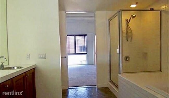 Building Photo - 2 br, 2 bath Townhome - 145 E City Place Dr