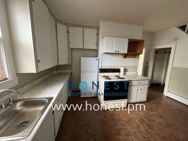 Building Photo - 8 Lasalle St