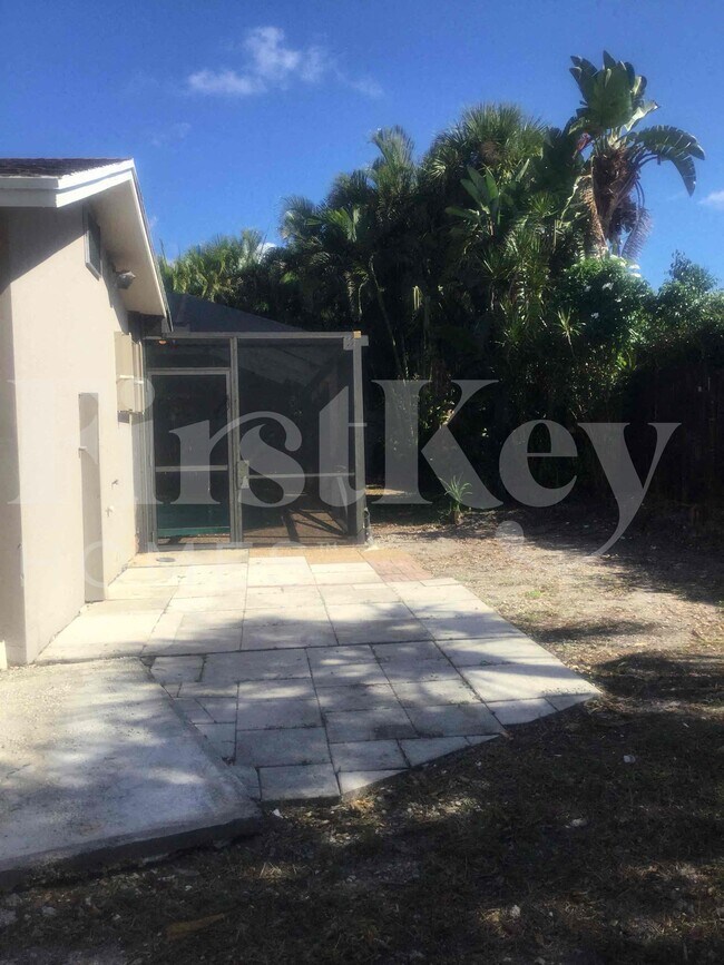 Building Photo - 19742 Carolina Cir