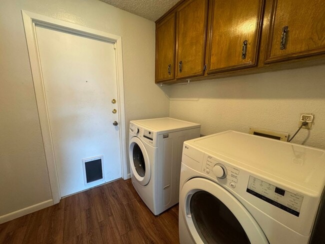 Building Photo - 807 Bass Cir