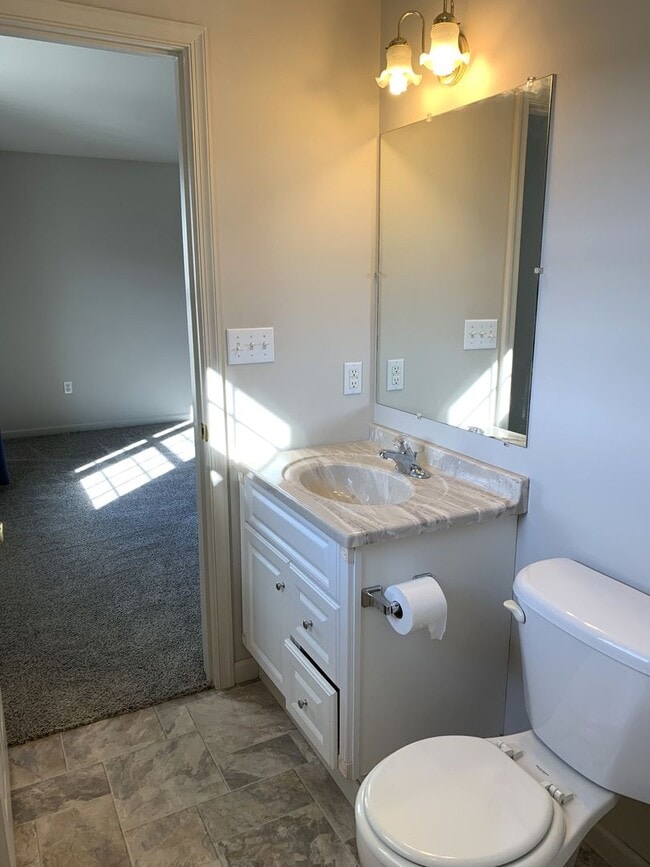 Building Photo - Make This Beautiful 3-Bedroom Townhouse Yo...