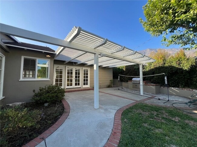 Building Photo - 1850 Wilson Ave