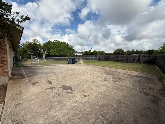 Building Photo - 405 Tyrone Dr