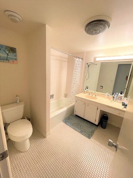 Building Photo - 3590 S Ocean Blvd