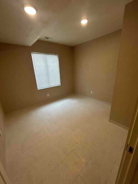 Building Photo - 14432 S Johnson Vis Cir