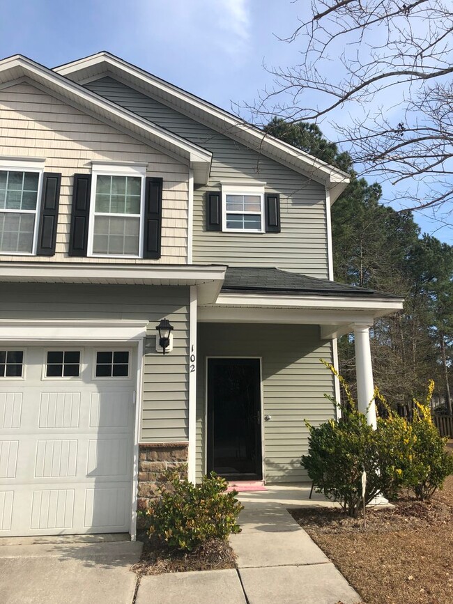 Building Photo - 102 Surlington Dr