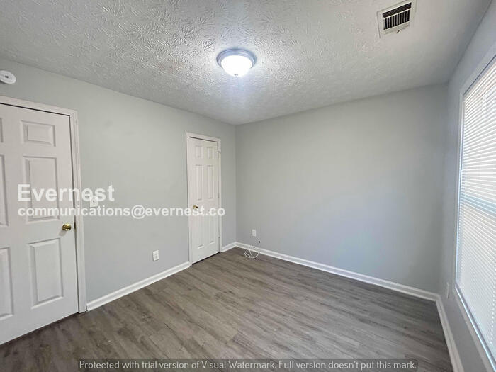 Building Photo - 5223 Alexander St