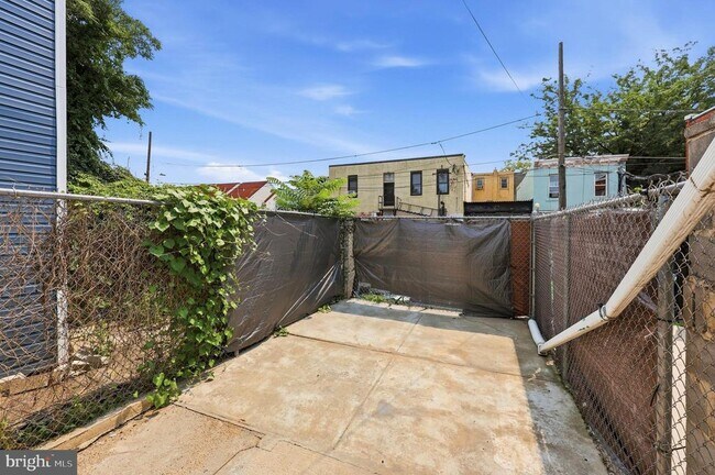 Building Photo - 2307 N Mascher St