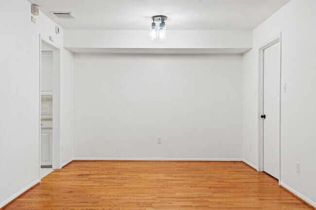 Building Photo - 727 Bunker Hill Rd
