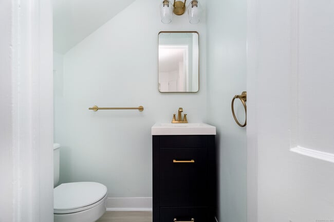 Building Photo - 31 Hillandale Rd