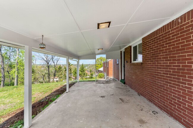 Building Photo - AVAILABLE NOW!! Fully RENOVATED 3-bedroom in CASTLE SHANNON!