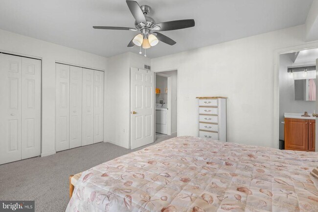 Building Photo - 413 W Beach Ave