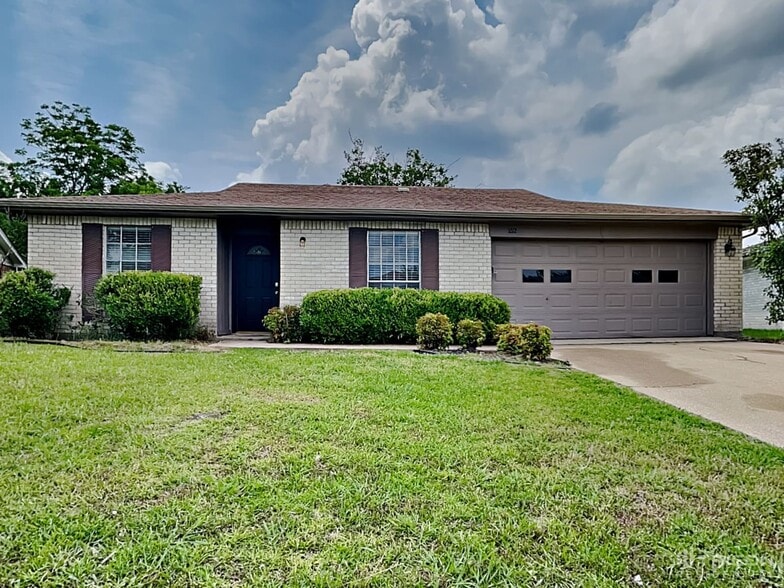 Primary Photo - 1612 Chapman Dr