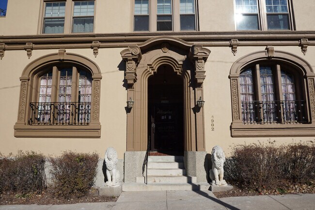 Building Photo - Alhambra