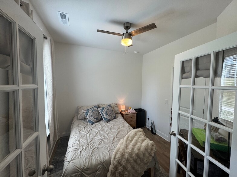 Building Photo - 5009 Layman Dr