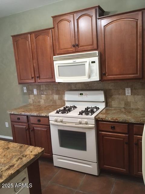Building Photo - 3636 E Parkview Dr