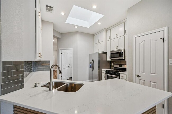 Building Photo - 16800 Bailey Jean Dr