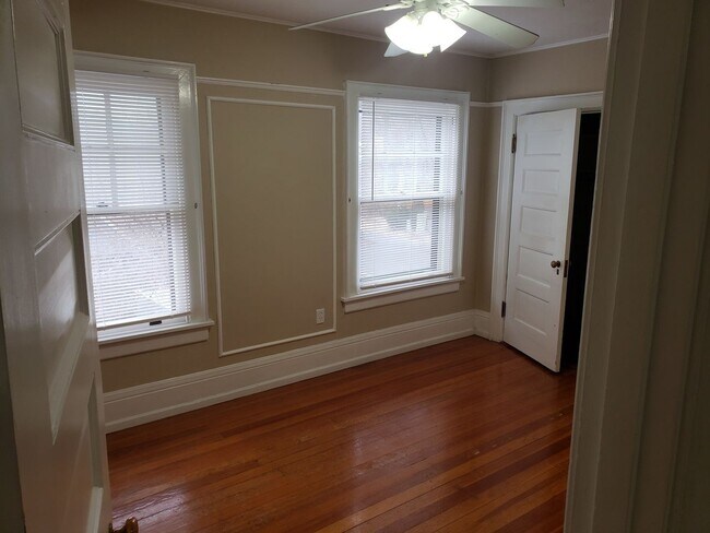 Building Photo - Gorgeous 2 bedroom, 1 bath apartment in Shields Mansion in the historic Old North End