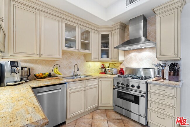 Building Photo - 137 S Spalding Dr