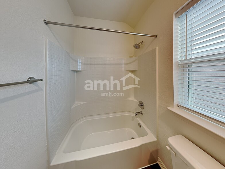 Building Photo - 175 Pebble Creek Run