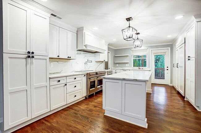 Building Photo - Beautiful Remodeled  Home in Historic Wilmore.