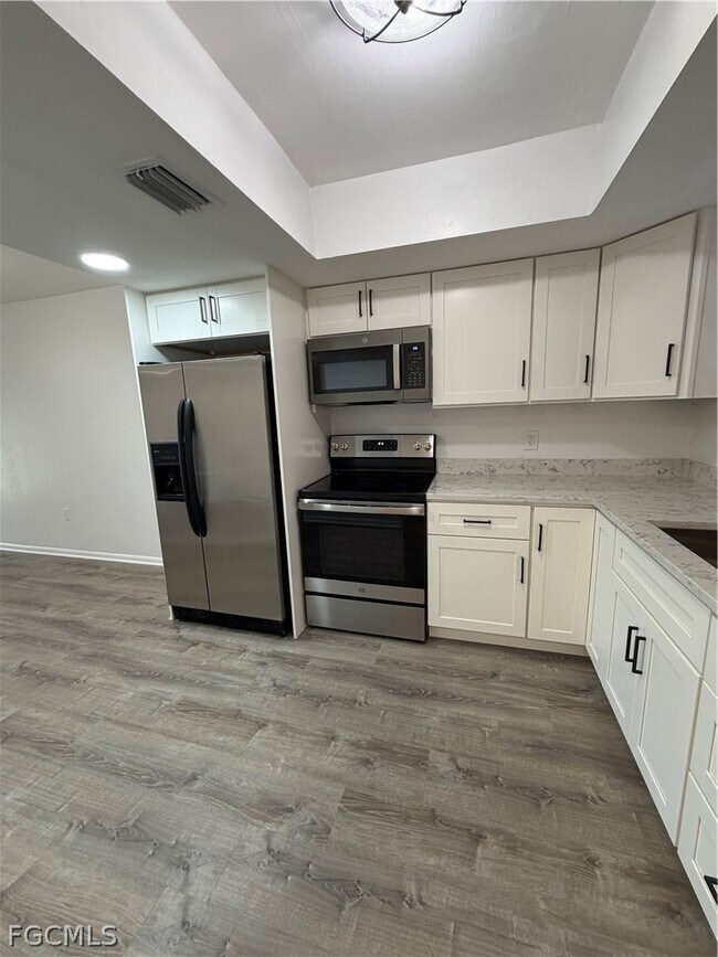 Building Photo - 606 SE 6th St