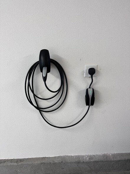 Building Photo - 45079 Insight St