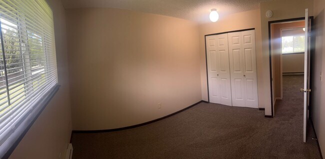 Building Photo - 1057